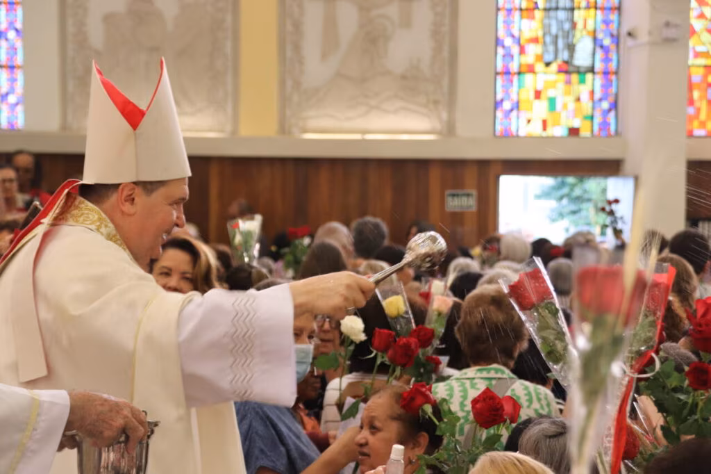 Dom Ângelo Mezzari, RCJ, preside crismas e festa de padroeira em paróquias - Jornal O São Paulo
