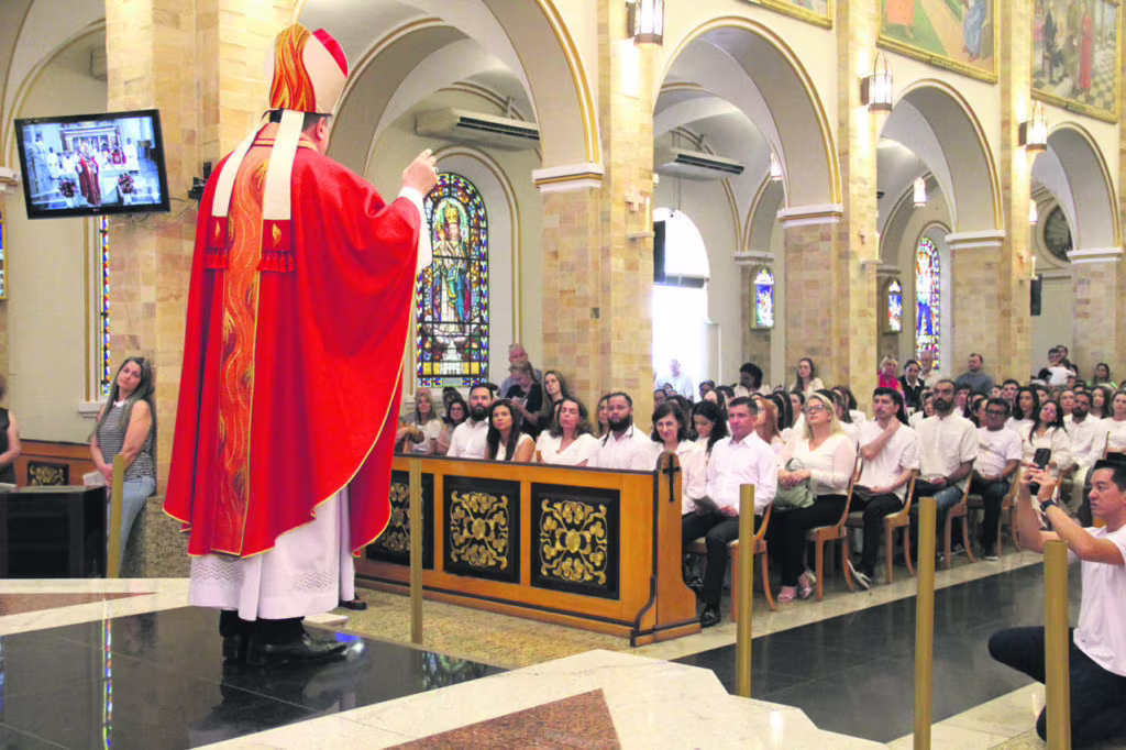 Dom Ângelo preside Crismas e ordenações diaconais - Jornal O São Paulo