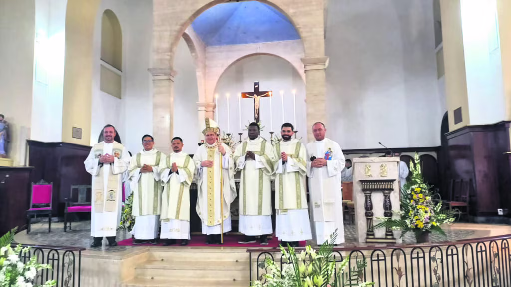 Dom Ângelo preside Crismas e ordenações diaconais - Jornal O São Paulo