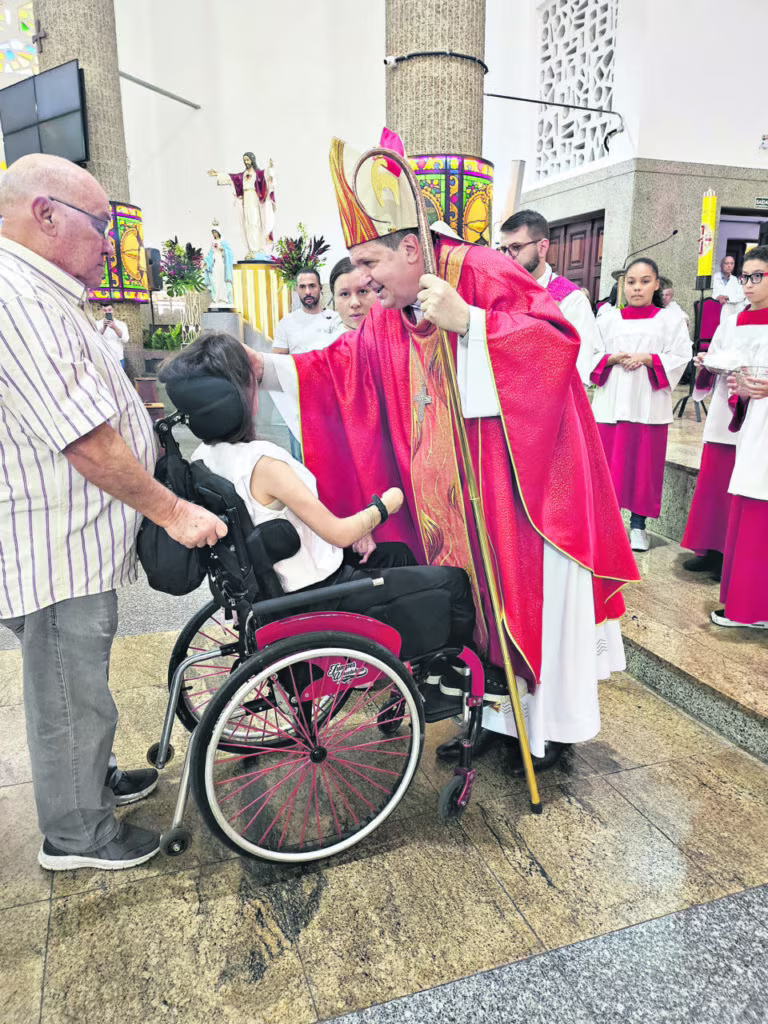 Dom Ângelo preside missas com Crismas em paróquias no Ipiranga - Jornal O São Paulo