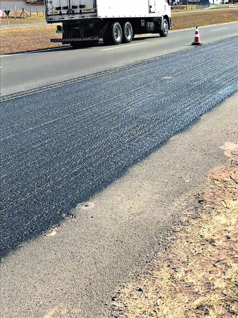 Da embalagem se faz asfalto; da garrafa PET, luminárias de energia limpa - Jornal O São Paulo