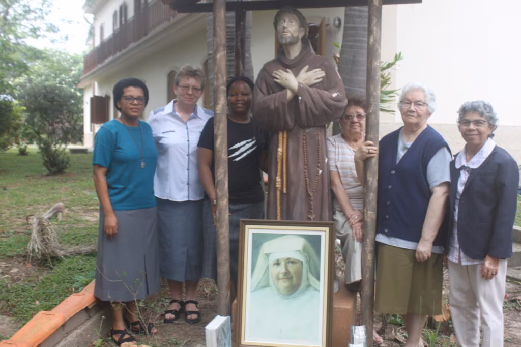 Na Lapa, envio de missionário e comemoração dos 100 anos das Irmãs Franciscanas Missionárias de Maria são destaques - Jornal O São Paulo