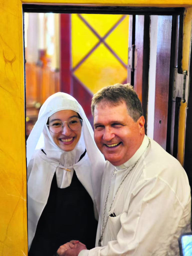 Dom Ângelo preside missa no Mosteiro Santa Teresa, na tomada de hábito de religiosa carmelita - Jornal O São Paulo