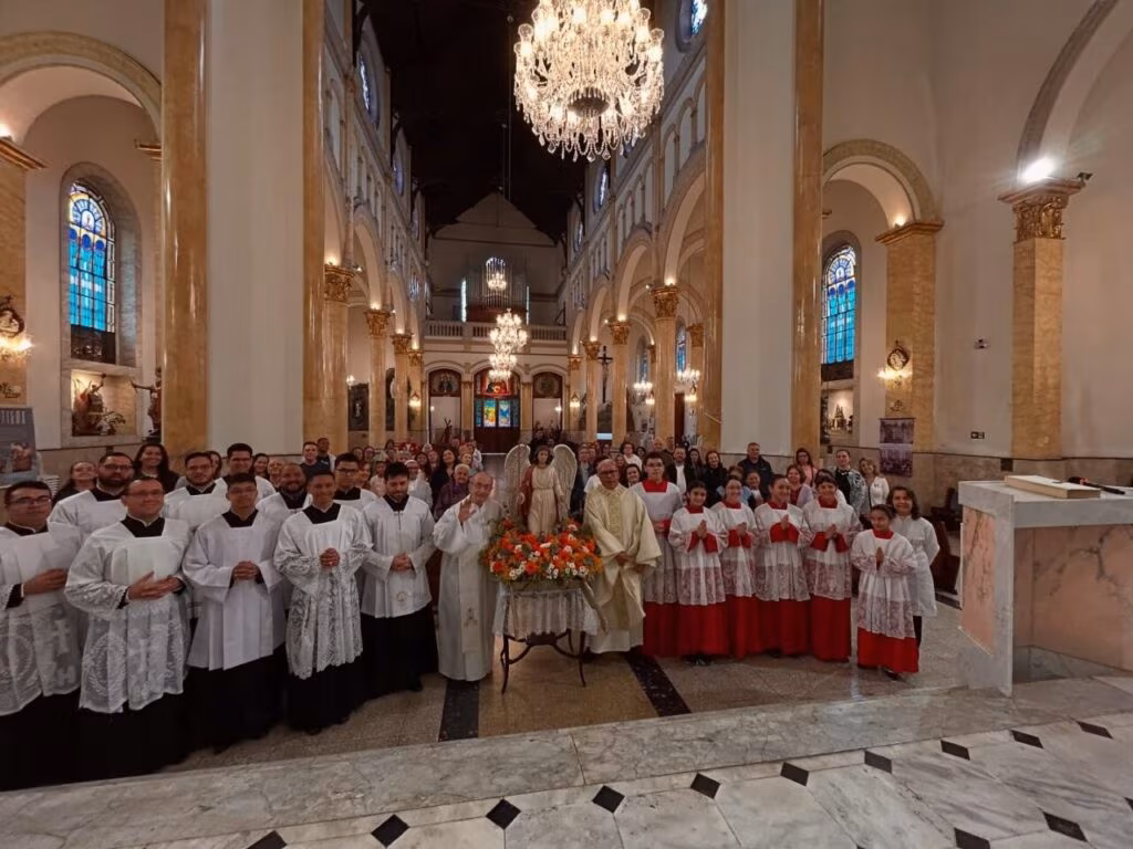 Em visita pastoral à Paróquia São Miguel Arcanjo, Dom Cícero anima os fiéis na fé - Jornal O São Paulo