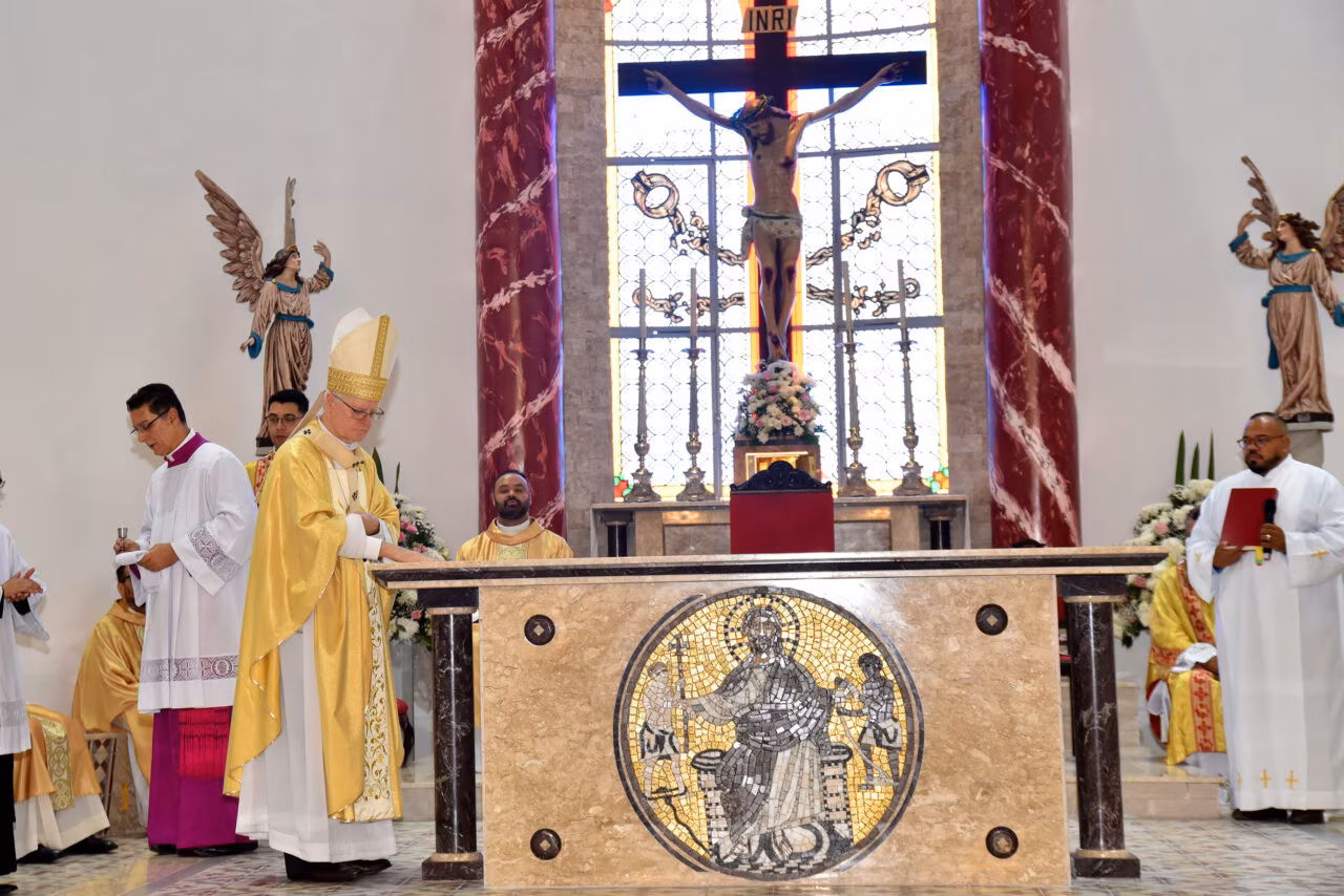 Cardeal Scherer dedica a igreja e consagra o altar da Paróquia Nossa Senhora dos Remédios - Jornal O São Paulo