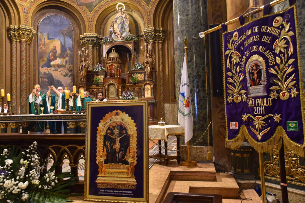 Festa do ‘Señor de los Milagros’: peruanos mostram que não há fronteiras para o amor a Cristo - Jornal O São Paulo