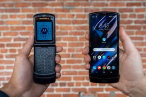 Il vecchio ed il nuovo Motorola Razr a confronto