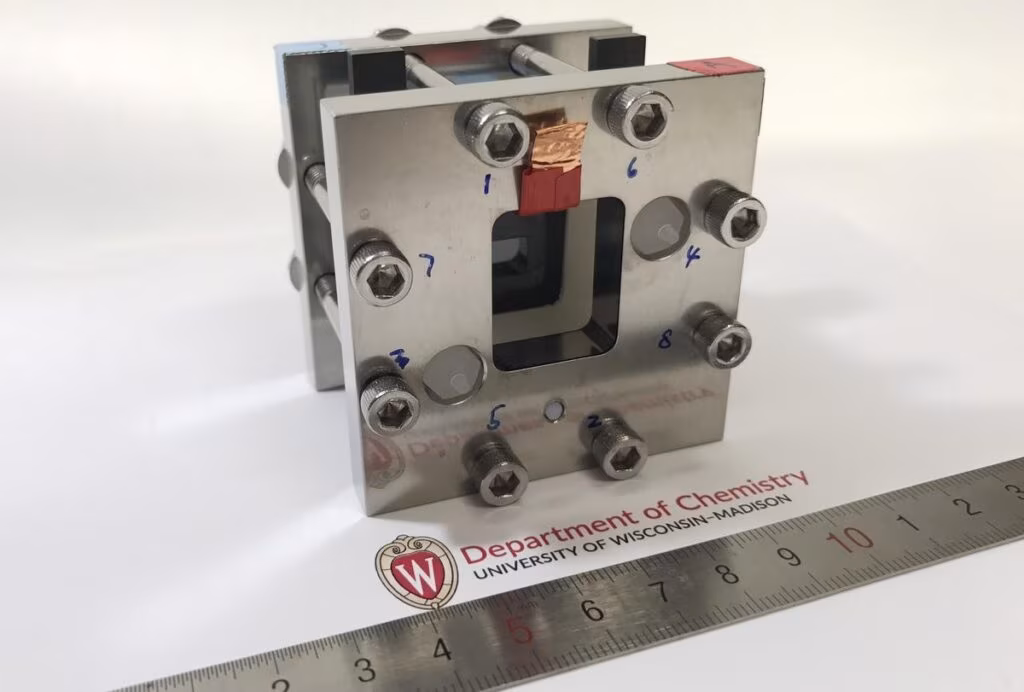elettronica, flusso solare, batterie, power cell, efficienza energetica, energie rinnovabili,  silicio, perovskite, elettrolita, Nature Materials, flow battery