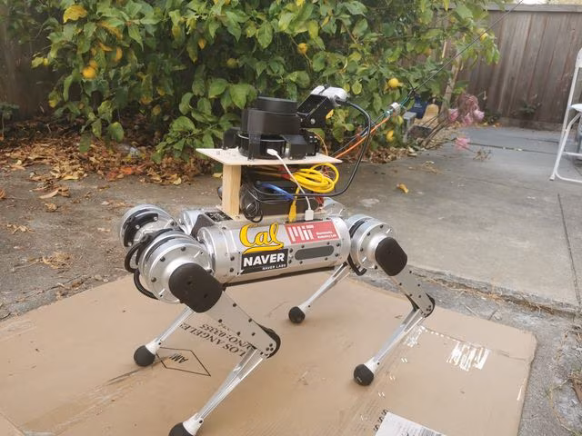 Fotografia del cane guida robotico realizzato dai ricercatori della UC Berkeley University. Fonte: TechXplore.