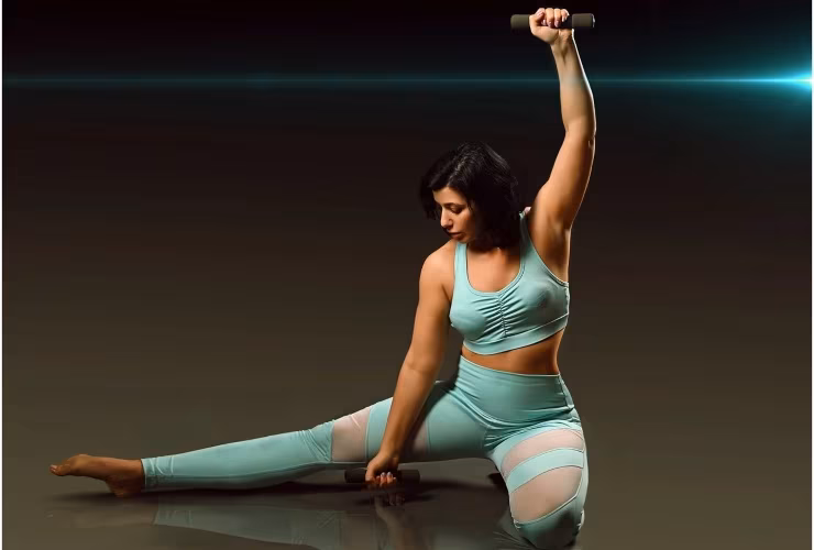 Illustrazione di una ragazza mentre si allena (Pixabay)