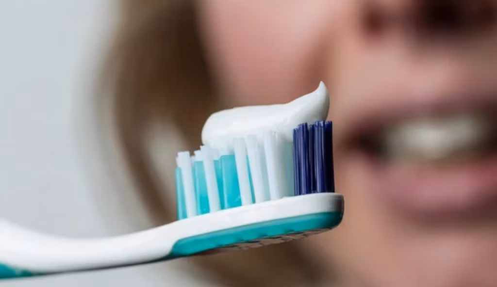 Quali ingredienti il dentifricio non dovrebbe contenere (Depositphotos)