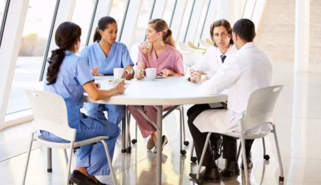 Operatori sanitari in pausa (Depositphotos foto)