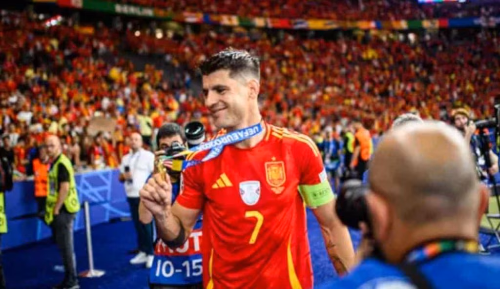 Morata con la maglia della Spagna (Depositphotos foto) - www.biomedicalcue.it