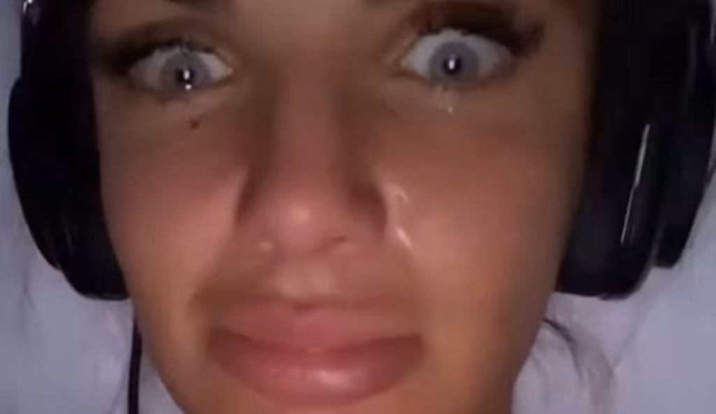 Elettra Lamborghini piange (elettra lamborghini instagram stories screenshot) - www.biomedicalcue.it