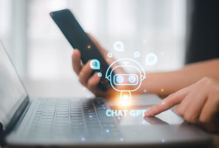 Persona che parla con chatgpt