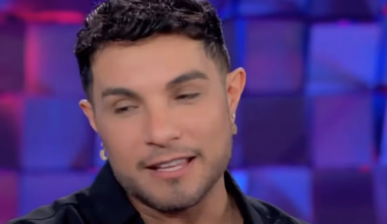 Marco Carta (Mediaset Infinity - youtube screenshot) - www.biomedicalcue.it