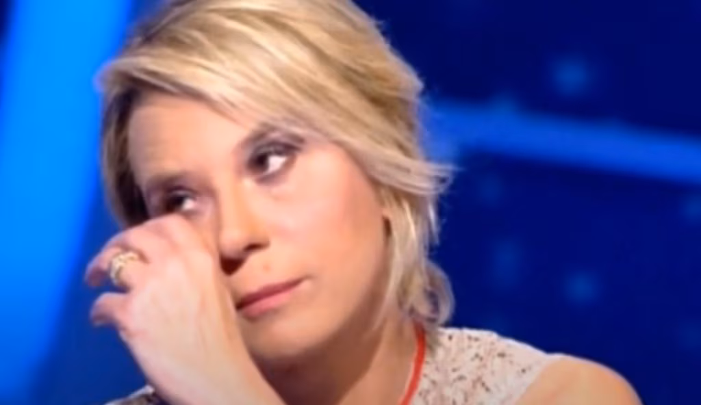 Maria De Filippi triste (IT.247 - youtube screenshot) - www.biomedicalcue.it