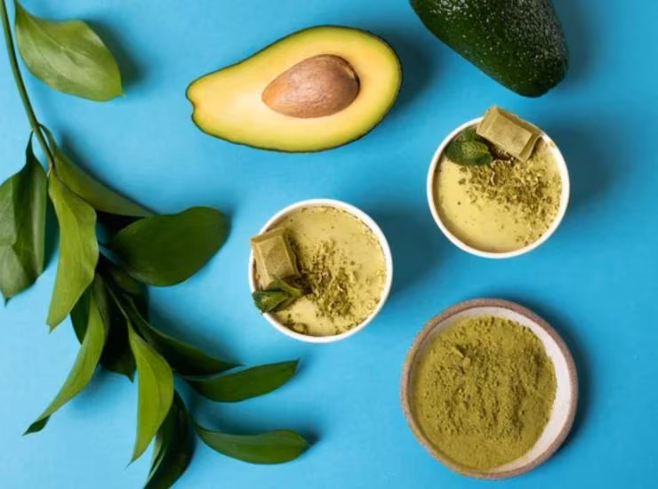 L'avocado e le sue foglie (Depositphotos foto) - www.biomedicalcue.it