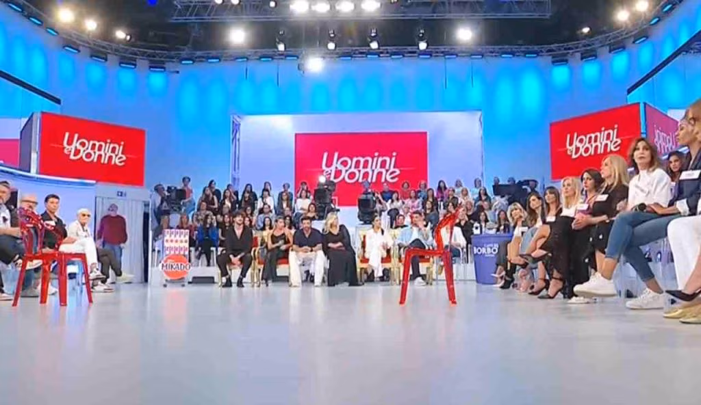 Studio di Uomini e Donne (Uomini e Donne - youtube foto) - www.biomedicalcue.it