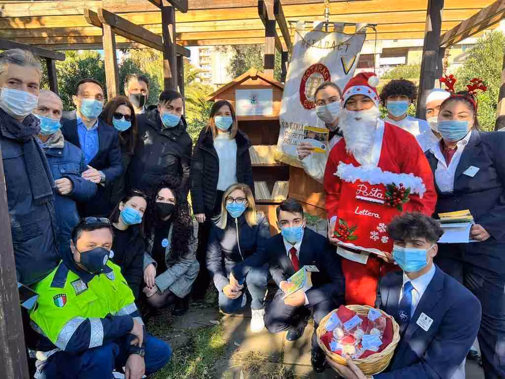 Consegna letterine Babbo Natale nel III municipio Catania