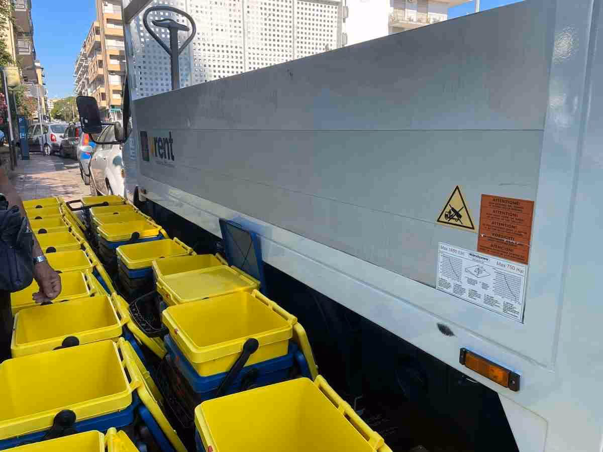 Rifiuti, continua la distribuzione dei mastelli