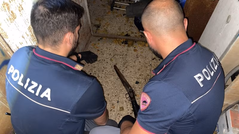 Scoperto laboratorio di droga a Librino: la Polizia sequestra anche un fucile a canne mozze