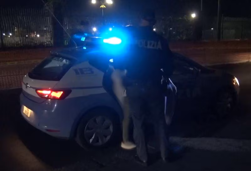 Ubriaco alla guida tenta di forzare il varco del porto: arrestato 35enne per resistenza a pubblico ufficiale