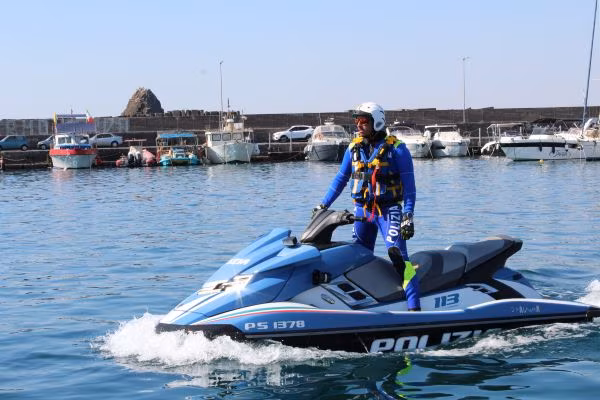 Polizia di Stato in mare: controlli e sanzioni sul litorale catanese, oltre 2.500 euro di multe