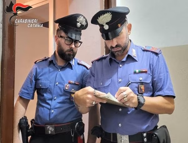 Biancavilla, ubriaco chiama il 112 e minaccia di uccidere la moglie: denunciato 46enne