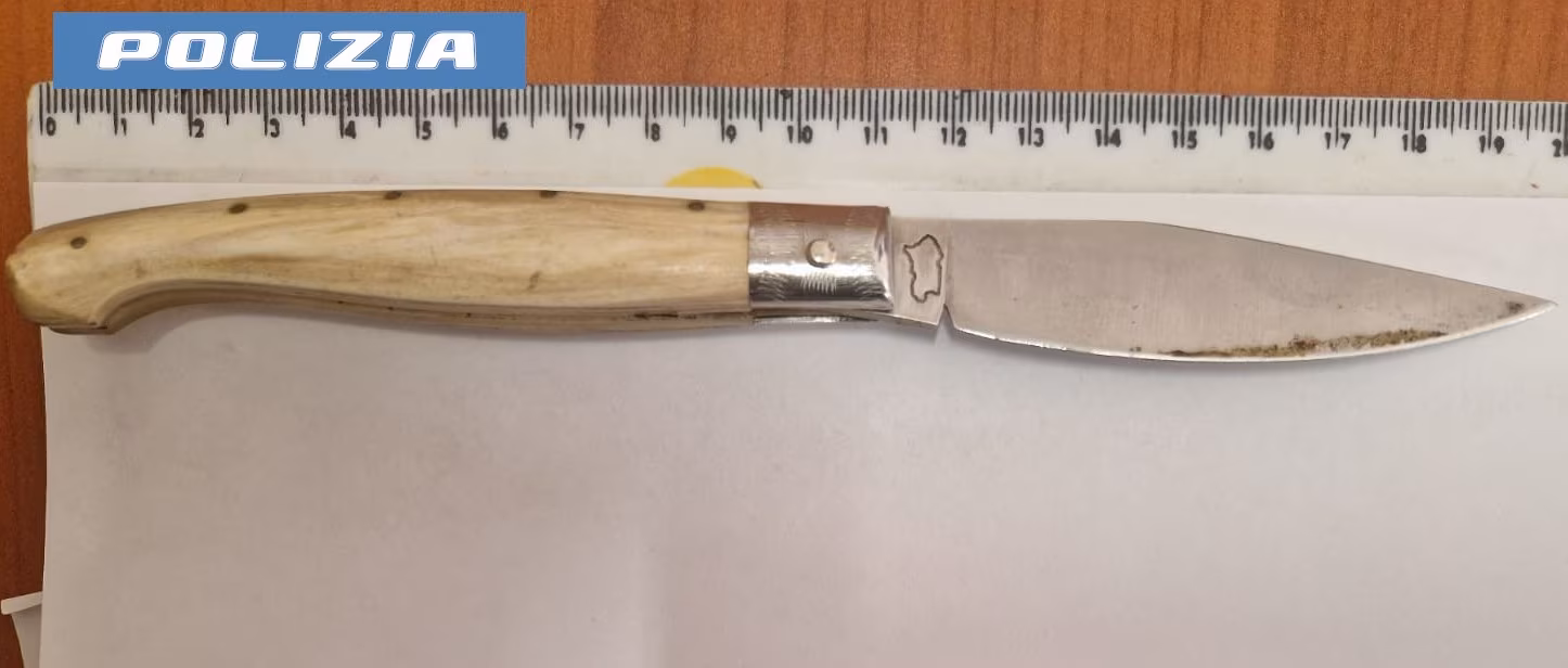 Catania, tifoso fermato con un coltello a serramanico allo stadio Massimino: scatta la denuncia e il DASpo di 5 anni