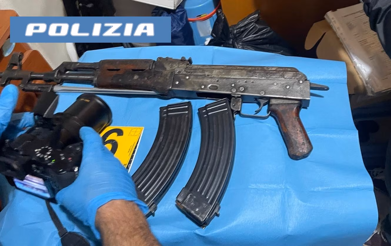 Catania, scoperto arsenale e 35 kg di cocaina: arrestato un uomo a Pigno