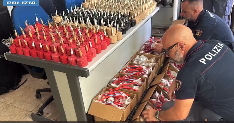 Catania, 1.500 bombe carta e ordigni artigianali sequestrati dalla Polizia