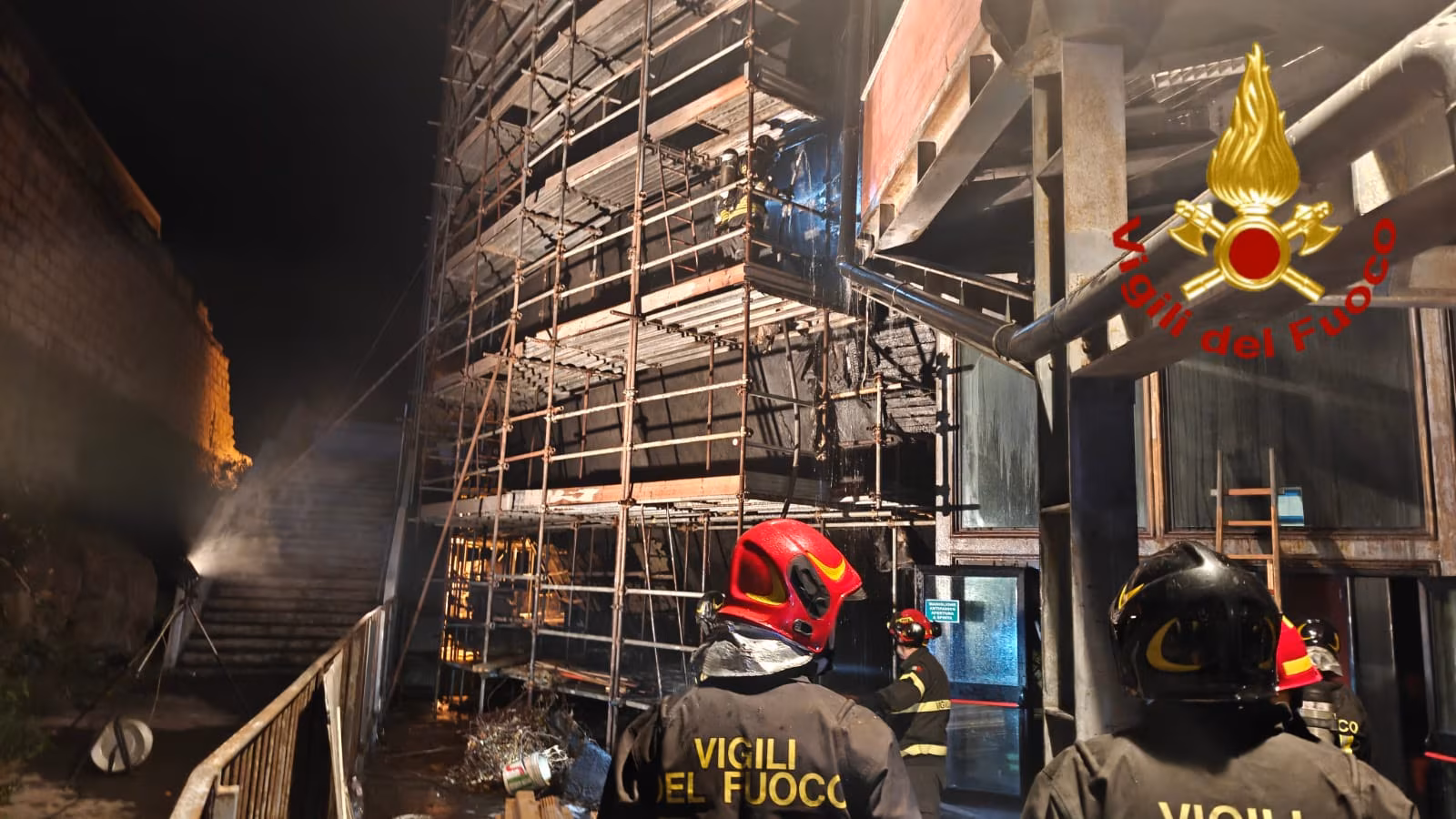 Incendio alle Ciminiere di Catania: Trantino promette la rinascita del polo fieristico e culturale