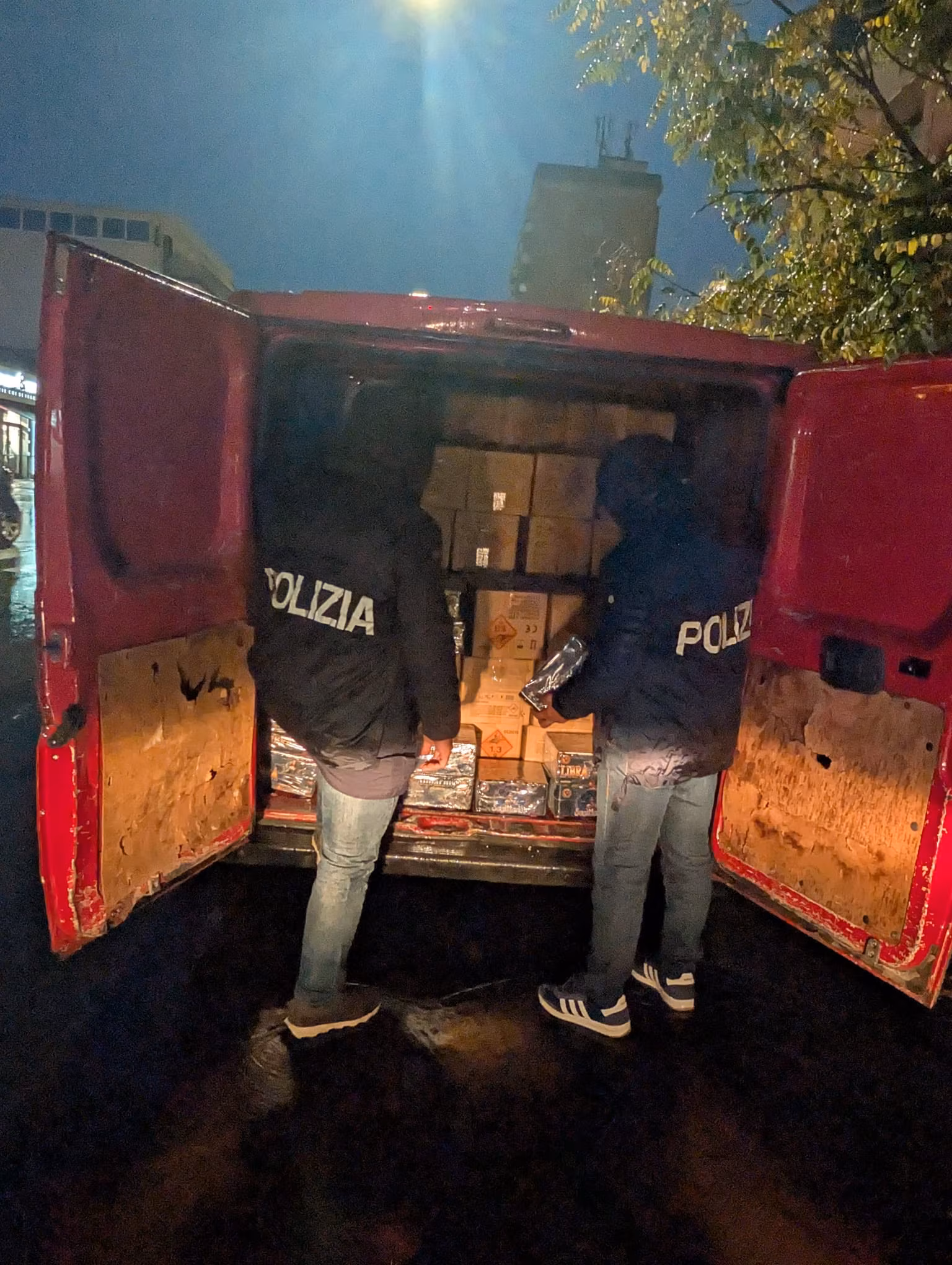 Catania, sequestrati 2.000 kg di fuochi d’artificio illegali