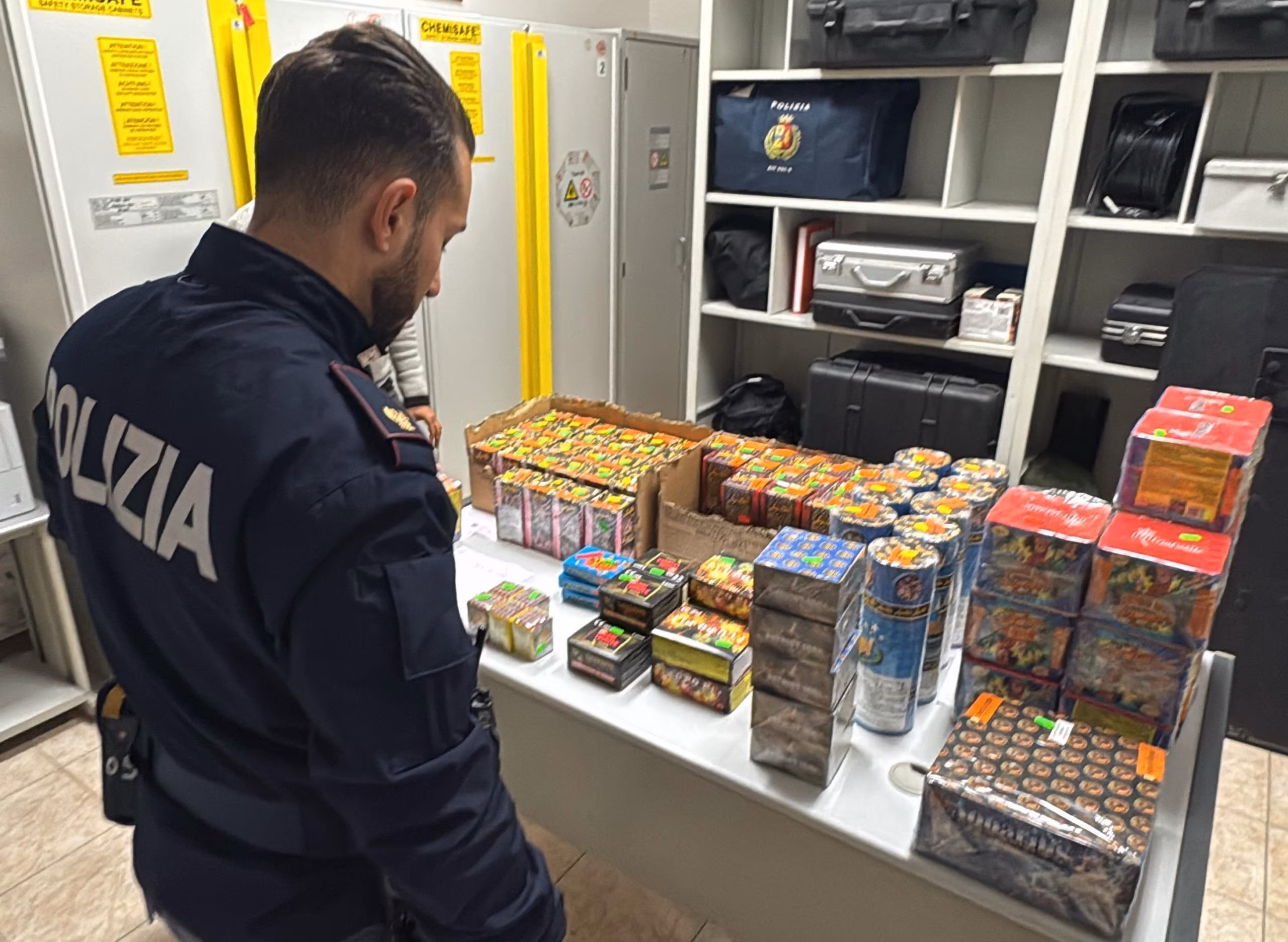 Fuochi d’artificio illegali, controlli e denunce a Catania