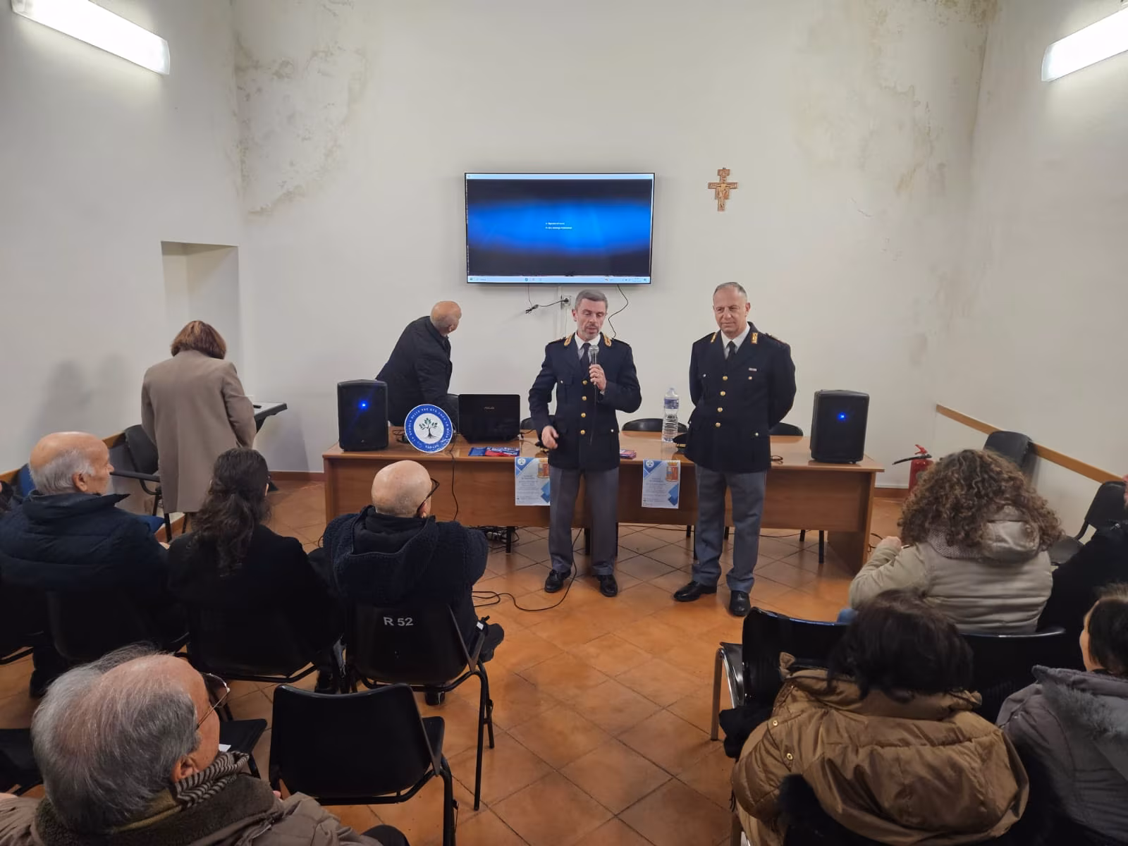 Adrano, Polizia e cittadini insieme per prevenire truffe e raggiri