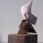 WilhelmSenoner_IlBacio_2013_legnoditiglio_coloriacrilicieterre_cm188x72x70_©EgonDejori