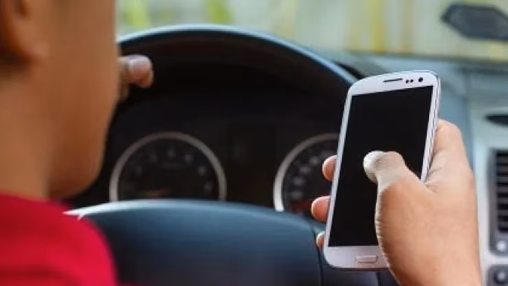 Cellulare alla guida - (ecodelloionio) - IlFogliettone.it