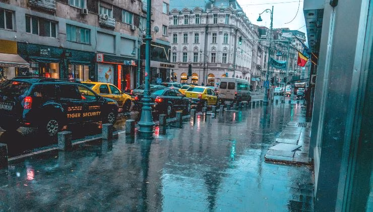 Guidare con la pioggia - (pexels) - IlFogliettone.it