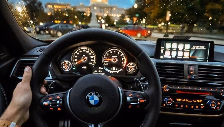 Mani sul volante - (pexels) - ilFogliettone.it (2)