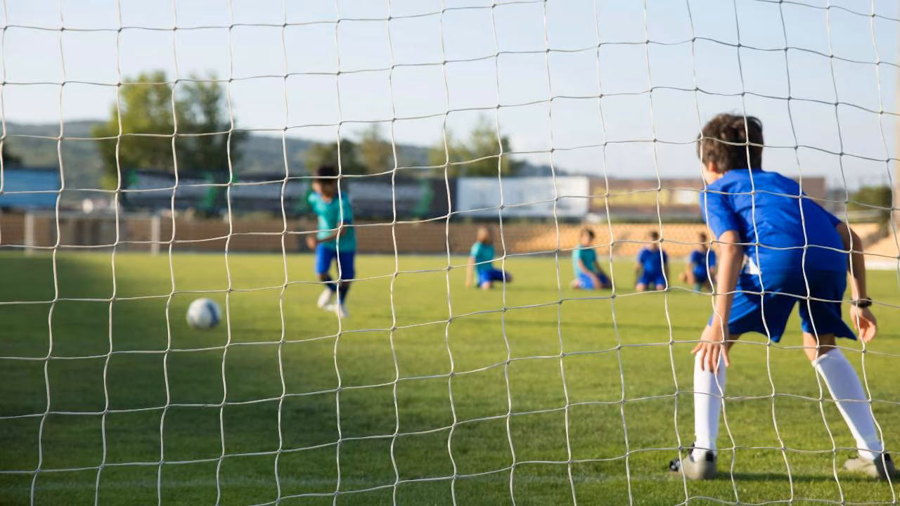 mio figlio fa calcio e mi pagano pure no non ha un contratto 232 lo stato che ti versa i soldi per farlo giocare da Ilfogliettone.it mio figlio fa calcio e mi pagano pure no non ha un contratto 232 lo stato che ti versa i soldi per farlo giocare