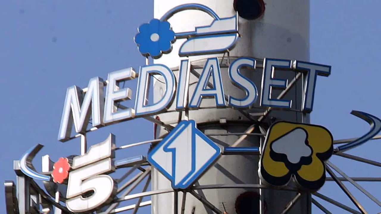 “Frasi omofobe inaccettabili”: bufera in DIRETTA TV a Mediaset I Accuse gravissime: “Sospendete la trasmissione” “Frasi omofobe inaccettabili”: bufera in DIRETTA TV a Mediaset I Accuse gravissime: “Sospendete la trasmissione”