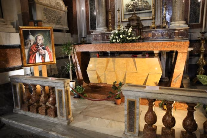 FRA BIAGIO CONTE FA IL DIGIUNO E IN PREGHIERA IN CATTEDRALE PER LA PANDEMIA