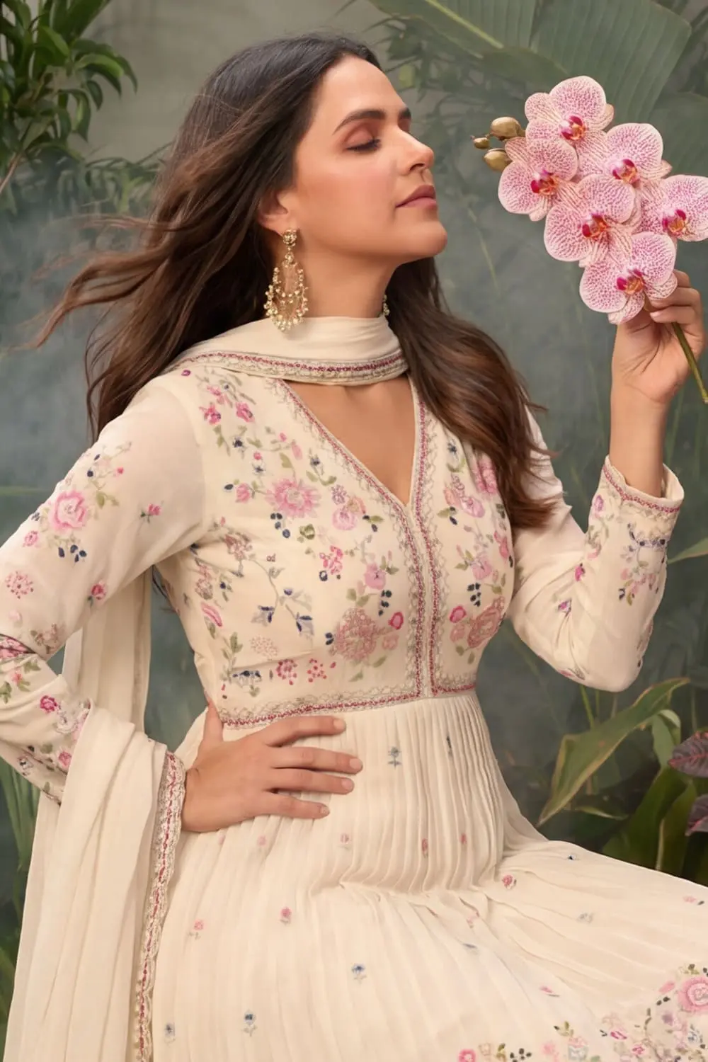 Ivory chinon dupatta with embroidered border