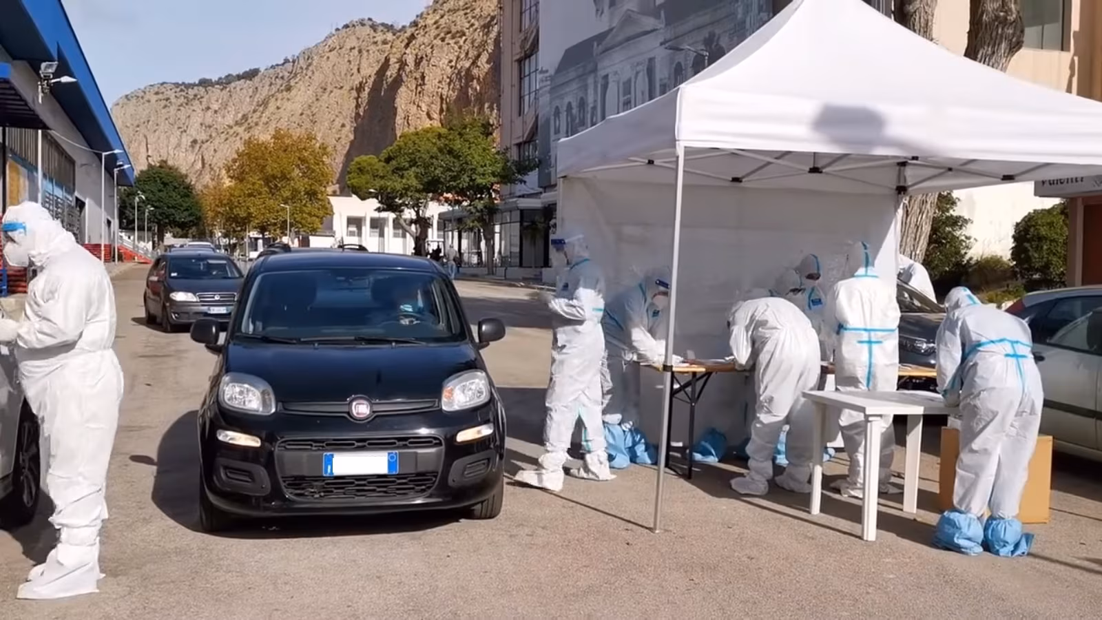 tamponi-covid-alla-fiera-del-mediterraneo-drive-in-coronavirus-11