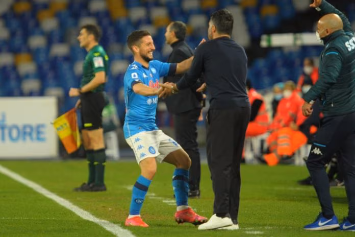 Il Napoli vince 2-0 il derby col Benevento, Mertens sugli scudi