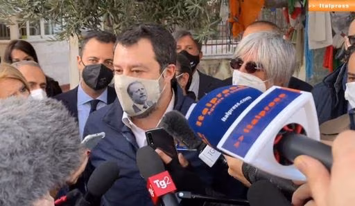 Salvini “Lavoriamo con Draghi per riaprire dopo Pasqua”
