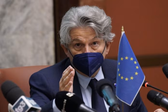 Breton “a rischio rinnovo contratto Ue con AstraZeneca”