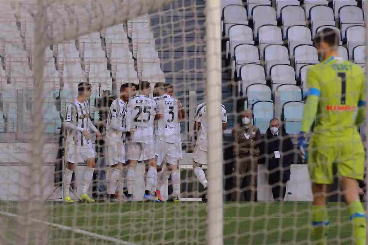 La Juve batte il Napoli 2-1 nello ‘spareggio Champions’