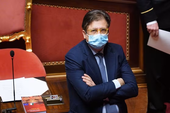 Sileri “Riaperture irreversibili ma presto per togliere coprifuoco”